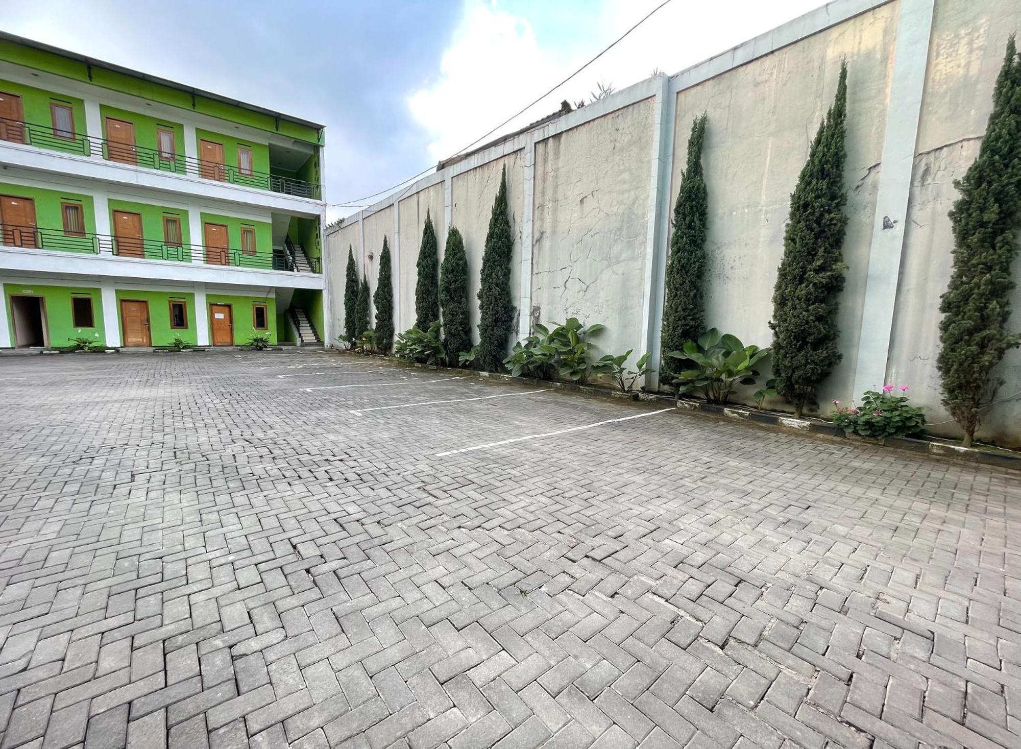 Cemara Hijau Hotel 2*