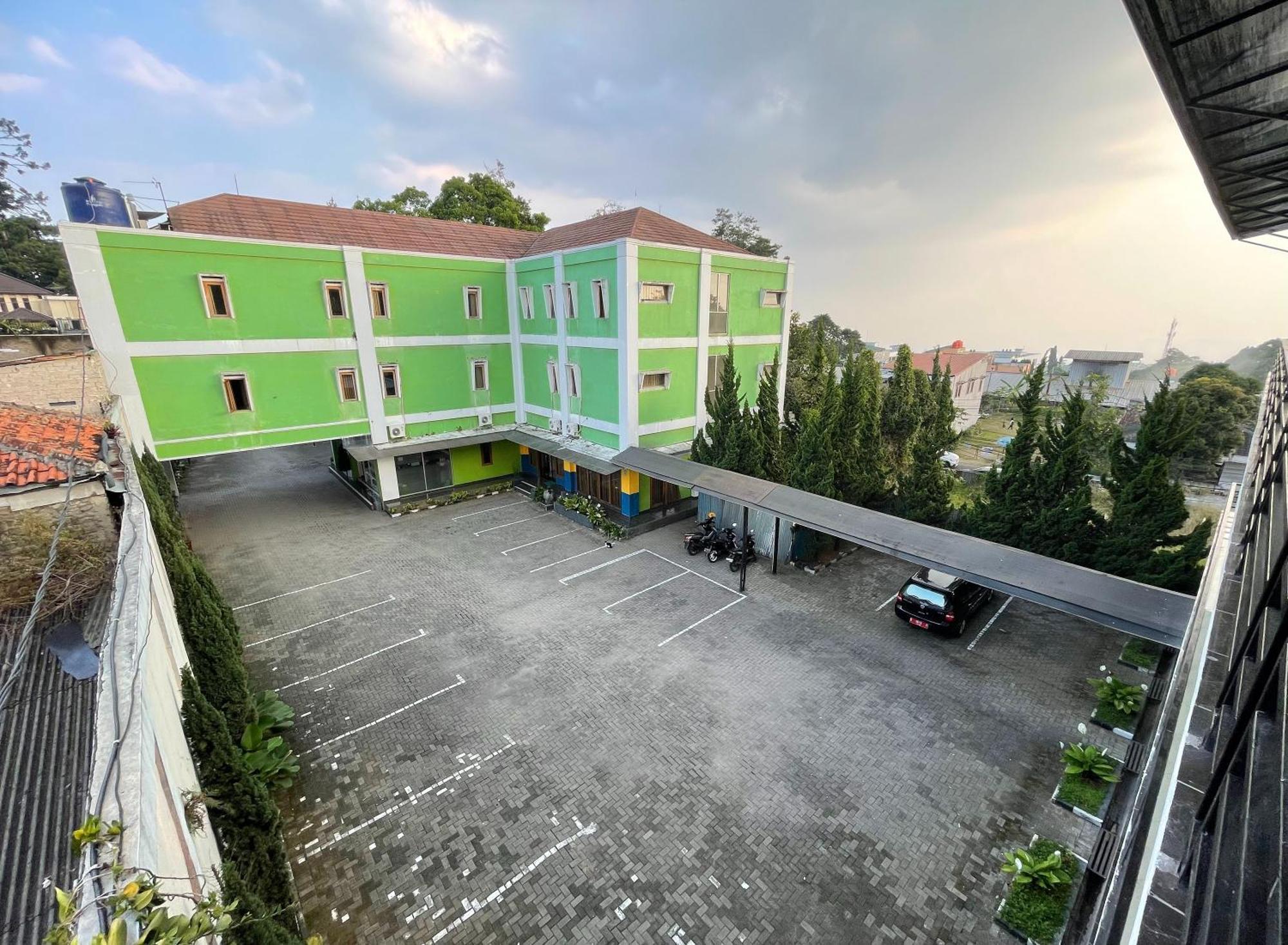 Cemara Hijau Hotel Bandung